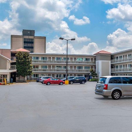 Econo Lodge Downtown Луисвилл Экстерьер фото