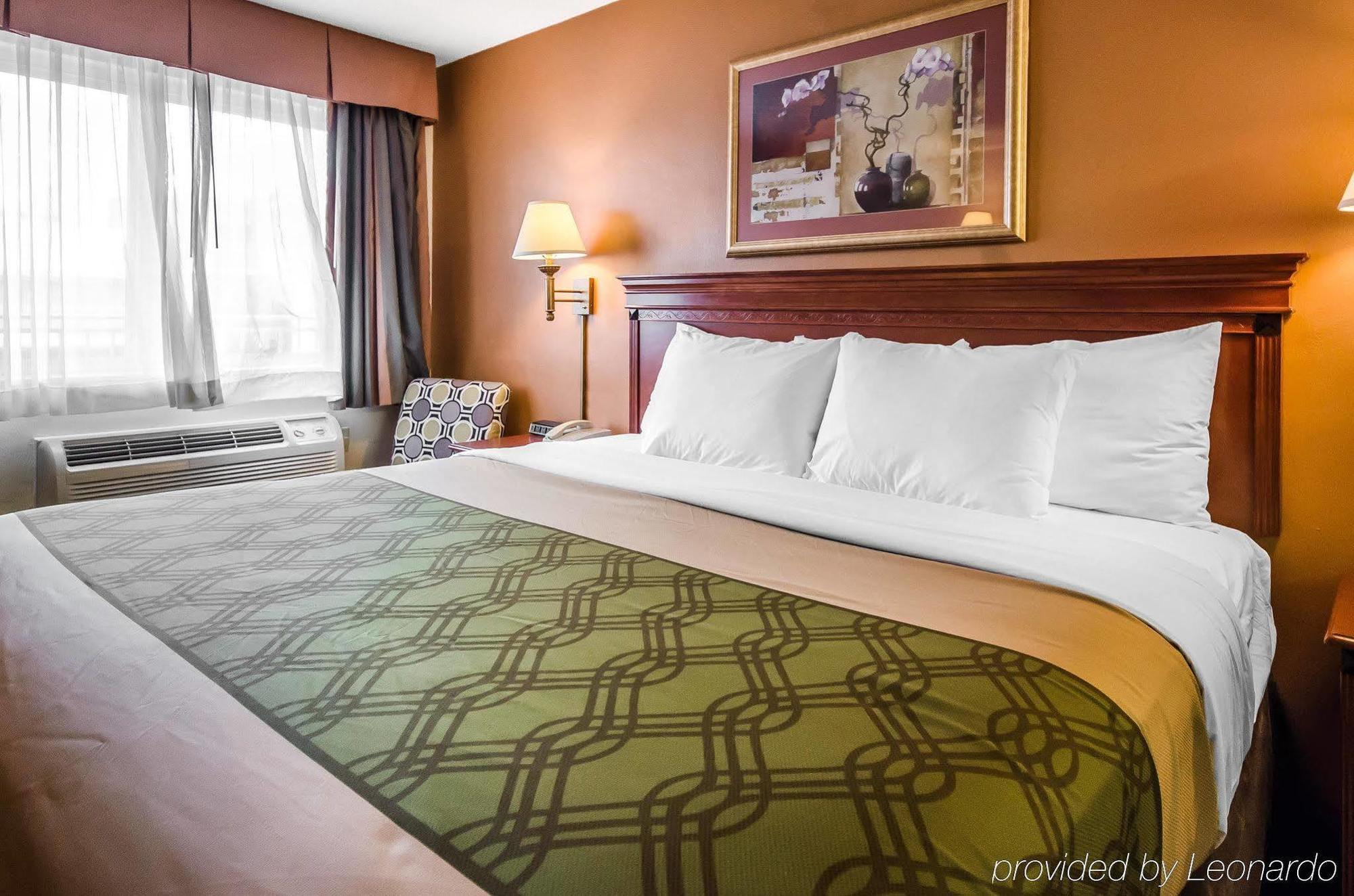 Econo Lodge Downtown Луисвилл Экстерьер фото