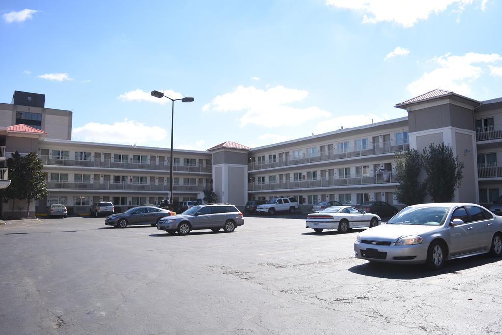 Econo Lodge Downtown Луисвилл Экстерьер фото