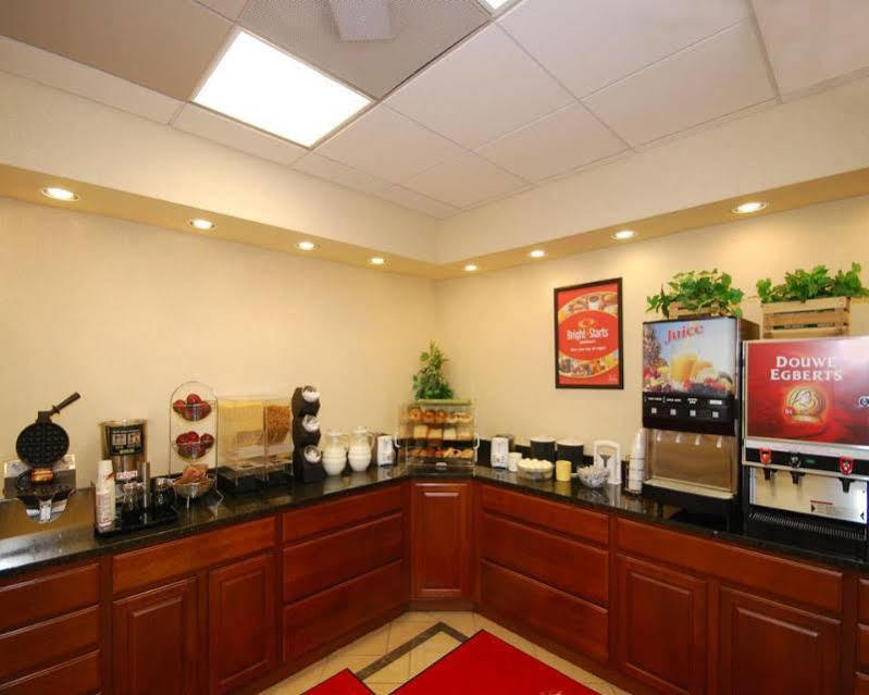 Econo Lodge Downtown Луисвилл Экстерьер фото
