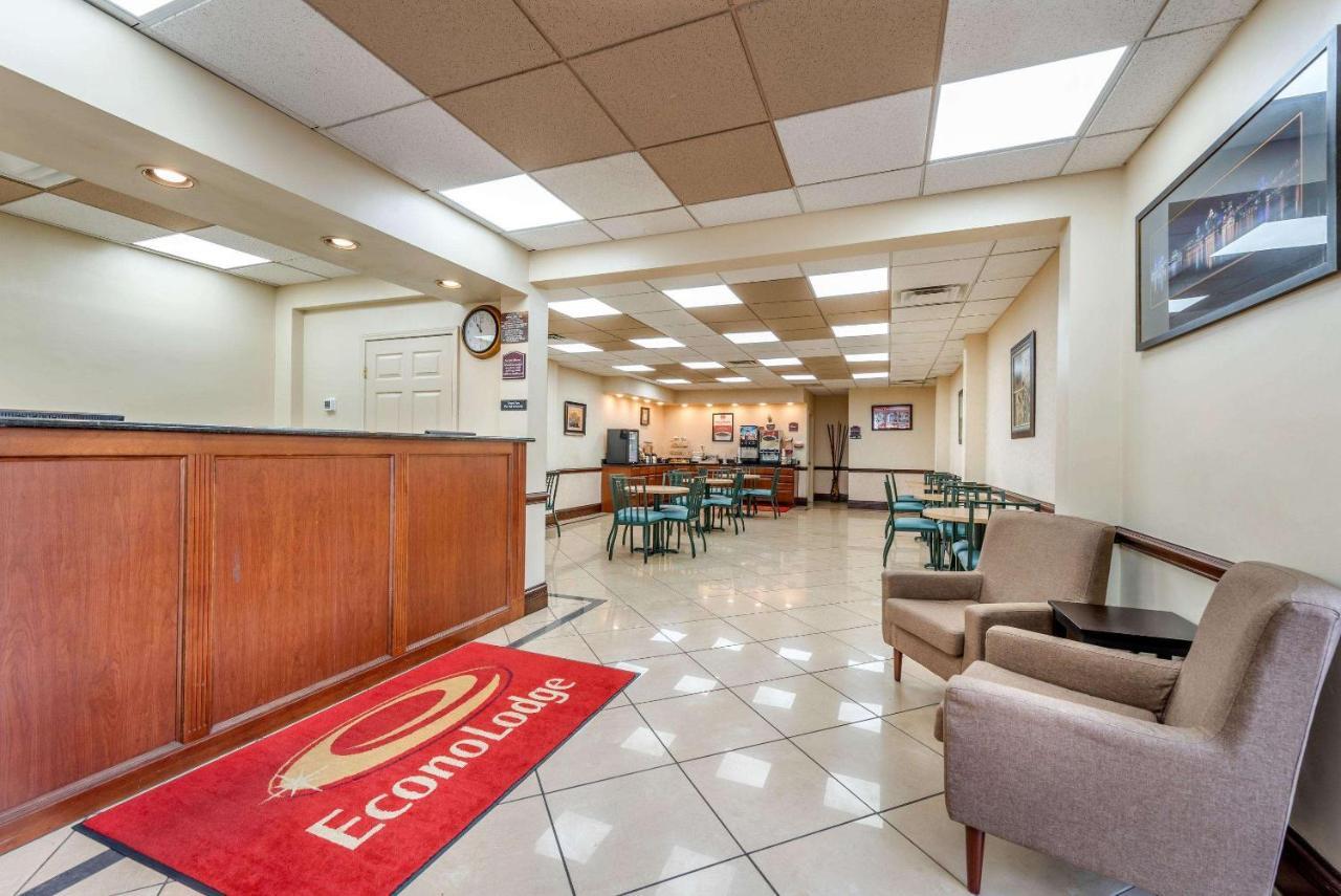 Econo Lodge Downtown Луисвилл Экстерьер фото