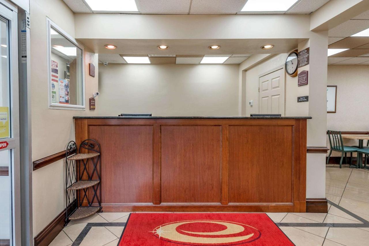 Econo Lodge Downtown Луисвилл Экстерьер фото